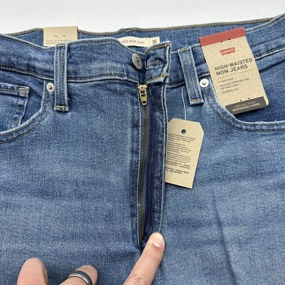 Levi's High Waisted Mom Jeans Women's Size 31x27 Distressed Denim Blue Jeans NWT - Picture 4 of 8